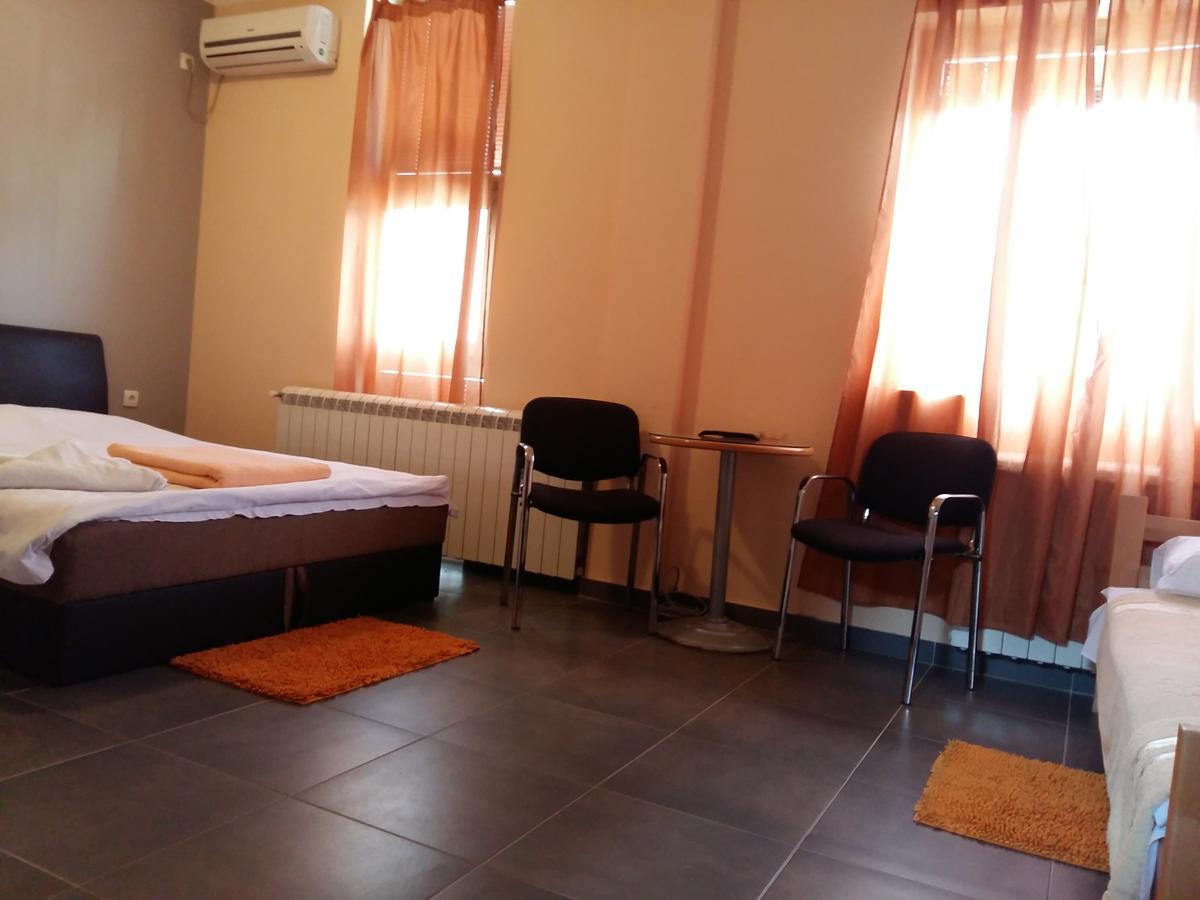 Bela Ruza Hotel Belgrado Buitenkant foto